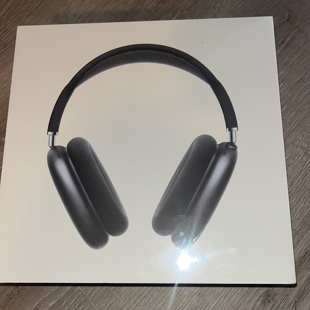 Apple AirPods Max - Silver New in Box